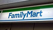 ファミリーマート本郷三丁目店 143m