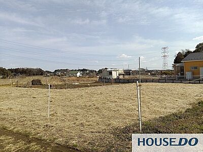 外観:敷地の全景です。周囲に高い建物がなく空が広く抜けていて日当たりが期待できます。 外観:敷地の全景です。周囲に高い建物がなく空が広く抜けていて日当たりが期待できます。