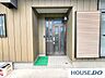玄関：住居側の玄関です。