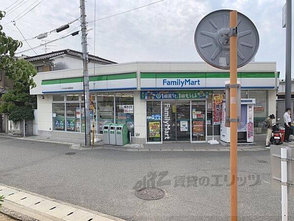 画像4:ファミリーマート　JR大和小泉駅前店まで600メートル