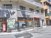 生駒本町郵便局まで800メートル