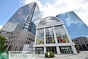シーバンス・ア・モール 徒歩5分。ショッピングセンター 400m