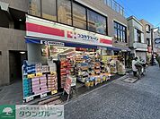 ココカラファイン 徒歩5分。 380m