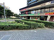 サイゼリヤ港南中学校前店 徒歩2分。 160m