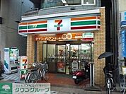 セブンイレブン 徒歩3分。コンビニ 220m