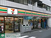 セブンイレブン 徒歩8分。コンビニ 590m
