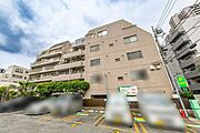 平成6年11月築／タイル張りのマンションです。