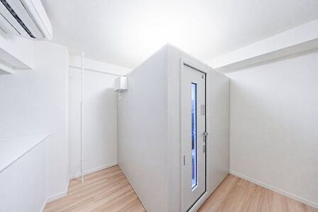 防音ルームを備えたお部屋です。楽器演奏、趣味を存分に楽しめる住空間となっています。※防音ルームは取り外し可能です。