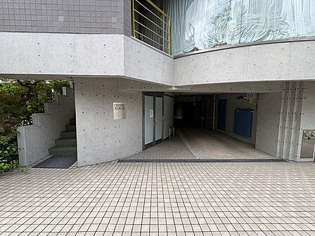 エントランス住まいの第一印象を決めるエントランスホール。清潔感もあり、管理の良さがうかがえます。