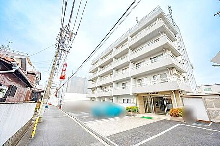 大通りから1本入った静かな住環境が魅力です。