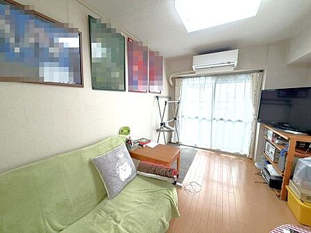陽光がたっぷりと降り注ぐ、開放感あふれる住空間です。