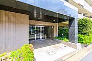 住まいの第一印象を決めるエントランスホール。清潔感もあり、管理の良さがうかがえます。