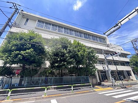 文京区立金富小学校 徒歩6分。 460m
