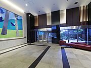 ゆとりある空間のロビーがマンションの高級感を演出しております。