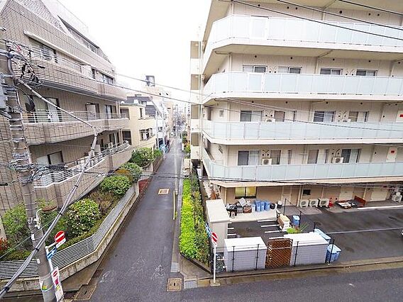 目の前にはさえ...