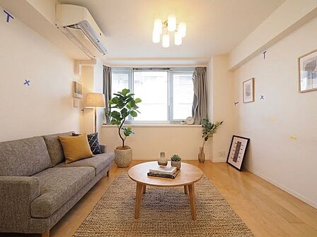 LDKが縦長に配置された間取りの為、『壁面が多く取れるので家具を配置しやすい』、『キッチンから部屋全体を見渡せる』といったメリットがあります。＊AIで家具入れをしています。