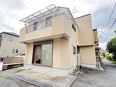外観:閑静な住宅街の中古戸建です。カースペース1台分付き! 外観:閑静な住宅街の中古戸建です。カースペース1台分付き!