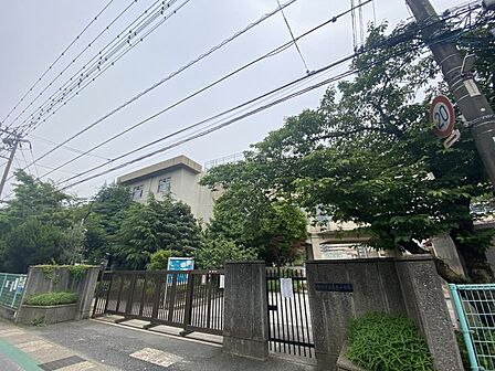 鬼高小学校まで 450m 徒歩約6分●教育目標「未来を創る=目指す児童像=他者とともに 自分らしく生きる 鬼高っ子」
