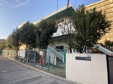 大野保育園まで徒歩約4分●公立保育園：月～金：午前7時15分から午後7時15分、土：午前7時15分から午後5時30分【定員】150人【受入年齢】1歳児クラス以上