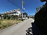 外観：前面道路（南から北）