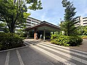 中庭にカフェがあるので、近隣の方との団欒にもご利用できます。