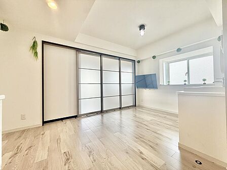 ◆洋室4.5帖との間には引き戸があり開放すると広々とした空間として使えます