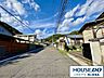 外観：西側前面道路は約12ｍの広々とした広さで車の出し入れも安心です。