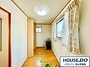 趣味の部屋としても使える、2階約5帖の洋室です♪