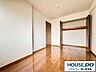 洋室：シンプルなお部屋だからこそ趣味に合わせて快適に使えますね。クローゼット付きでお部屋をすっきり見せる事が出来ます♪