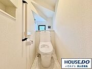トイレは1階と2階に配置。清潔感のある温水洗浄便座です。※同施工会社の物件イメージ写真です。