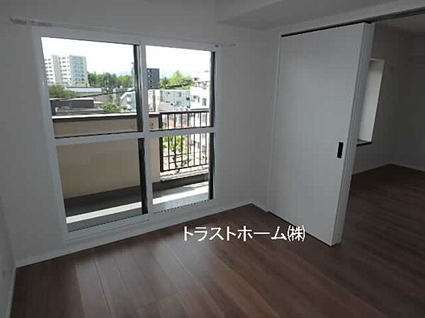 洋室を拡大表示