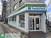ファミリーマート　上戸田二丁目店 徒歩3分。 180m
