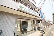 ファミリー薬局上木崎店 徒歩5分。ドラックストア 390m