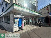 ファミリーマート　西川口東口店 徒歩7分。 550m