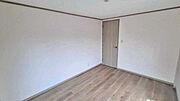 シンプルな内装でお好みのレイアウトが楽しめる洋室です！お子様の成長に合わせた子供部屋としてはもちろん、独立した静かな書斎やワークスペースにもぴったりです♪