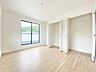 室内：2階洋室6.6帖のお部屋。各居室収納付きの為、お部屋を最大限有効活用していただけます。