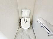 ウォシュレット付きのトイレは1階と2階それぞれに完備しております。