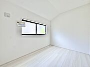 ベッドやデスクも余裕を持って配置できる広さが魅力。