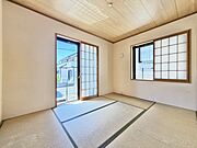 1階にはLDKの他に和室6帖があります。急な来客用のお部屋や、くつろぐ空間などとしてご活用ください。