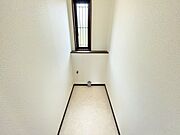 トイレは1階と2階にそれぞれ完備しております。新規交換致しますので清潔感もばっちりです。