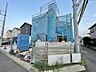 外観：【いよいよ着工】穏やかな街並みに誕生する、光あふれる新築一戸建て。 空が広く感じられる開放的な角地風のロケーション。前面道路もフラットで、日々の駐車もスムーズです。