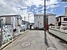 外観：並列2台駐車可能なため、お車の入れ替えも不要になります。土地は広々40坪ございますので、ゆとりのある間取りとなっております。
