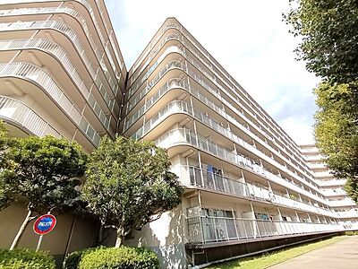 外観：角部屋・日当たり通風良好な新規リフォーム済マンション 開放感ののある3LDK 大切なペットと一緒に暮らせます！ 