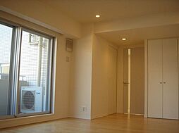 JR山手線 目黒駅 徒歩7分の賃貸マンション 4階2LDKのリビング/ダイニング