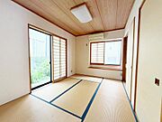 たっぷり収納を備えた和室は、落ち着きと機能性を兼ね備えた空間。和の趣を楽しみながら、快適に過ごせます。