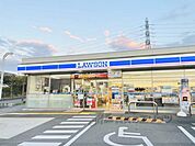 ローソン　枚方津田山手一丁目店まで700メートル