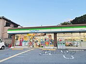 ファミリーマート　枚方藤阪元町店まで10メートル