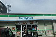 ファミリーマート中前川町店まで504ｍ