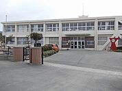 鳴門市立桑島小学校まで1、021ｍ