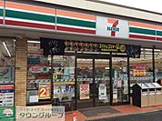 セブンイレブン 徒歩12分。コンビニ 940m